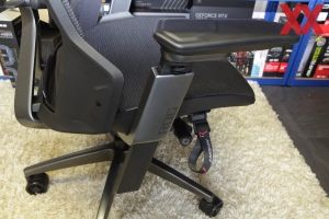 Игровое кресло ASUS ROG SL400 Destrier Ergo