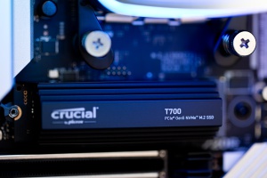 Crucial T700