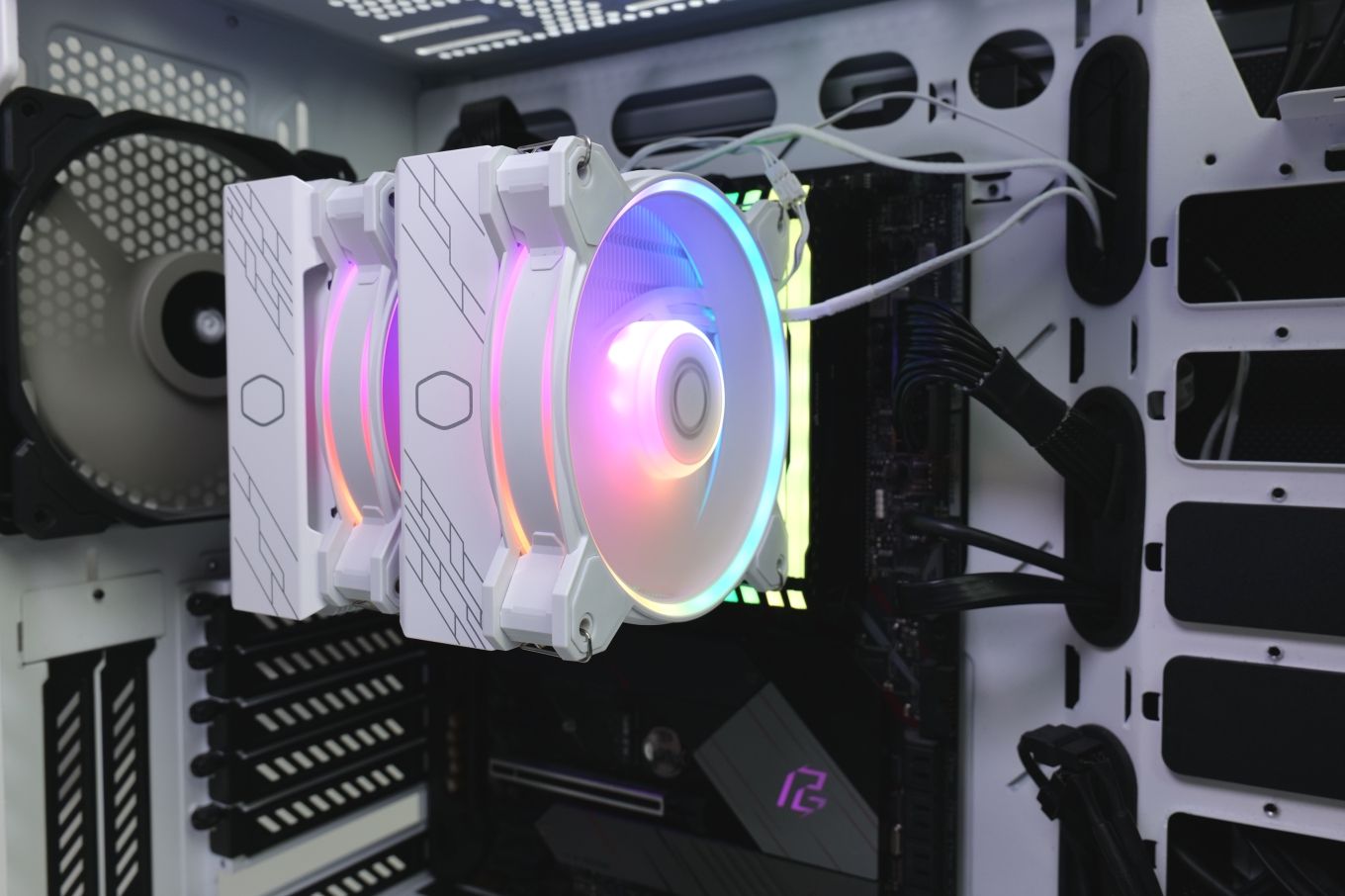 Cooler-Master-Hyper-622-Halo-White-im-Test-K-hlersch-nling-mit-Halo-L-ftern