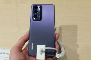 Honor Magic V2