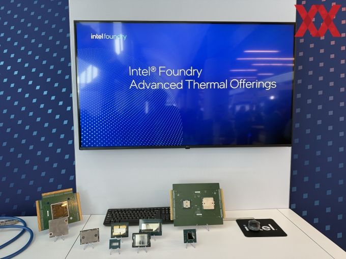 Intel werkt aan waterkoeling via package van chip, kan tot 1.000 W wegwerken