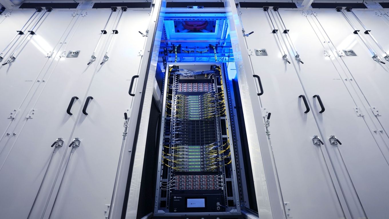 GB300-NVL72-CoreWeave-stellt-ersten-Blackwell-Ultra-Server-bereit