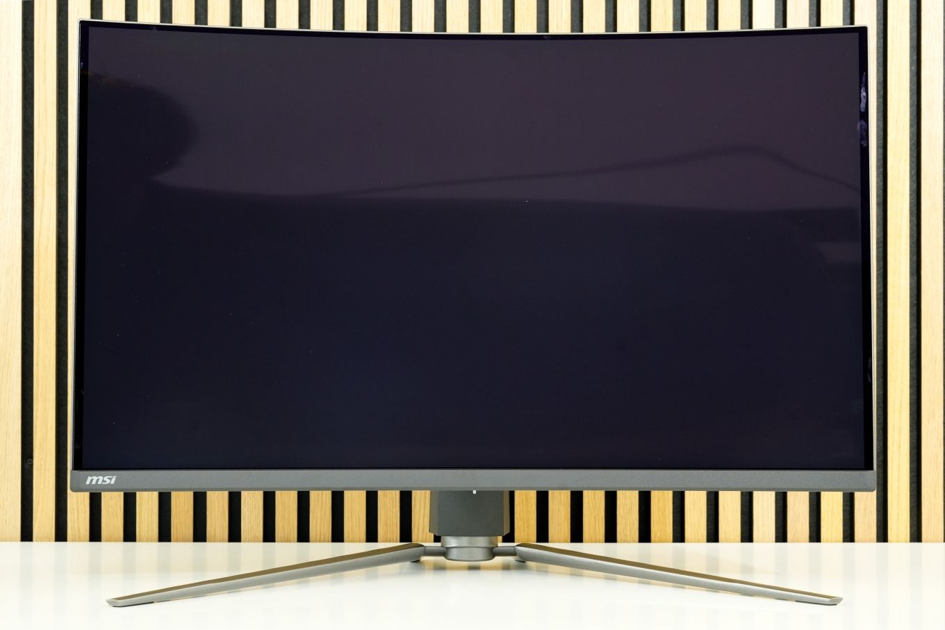 MSI-MPG-321CURXDE-im-Test-Curved-OLED-mit-UHD-und-240-Hz