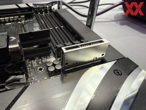 ASUS TUF Gaming Radeon RX 9070 XT BTF White OC Edition