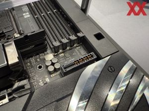 ASUS TUF Gaming Radeon RX 9070 XT BTF White OC Edition