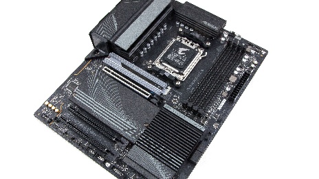 Gigabyte X670 AORUS Elite AX