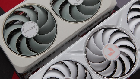 Zweimal Arc B580 in Weiß
