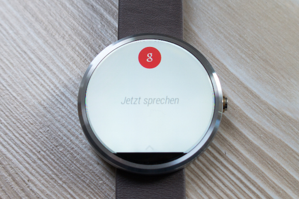 An Android Wear hat sich zuletzt kaum etwas geändert, im Mittelpunkt steht weiterhin Google Now mitsamt Spracherkennung