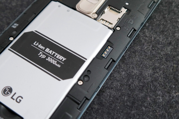 Wireless Charging ist vorbereitet, eine entsprechend Hülle muss aber extra gekauft werden
