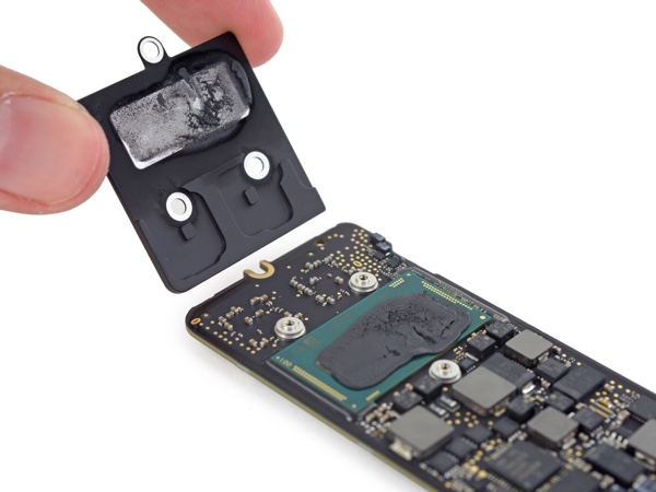 Der Intel Core M ist nur mit einem kleinen Heatspreader versehen