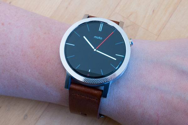 Mit der Moto 360 2nd Gen macht Motorola vieles besser als vor einem Jahr - überzeugend ist die Smartwatch aber noch immer nicht