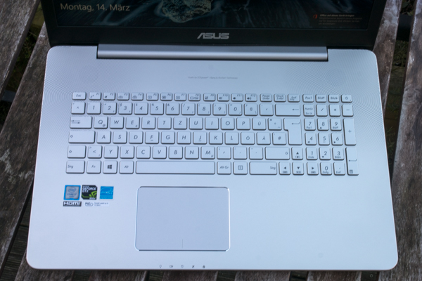 Tastatur und Touchpad fallen positiv auf, sind aber nicht mangelfrei