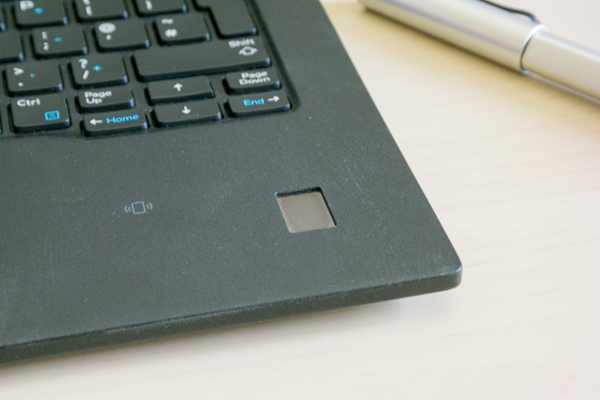 Fingerabdruck-Sensor und Smartcard-Raader sind vorhanden, auch Wunsch auch LTE und WiGig