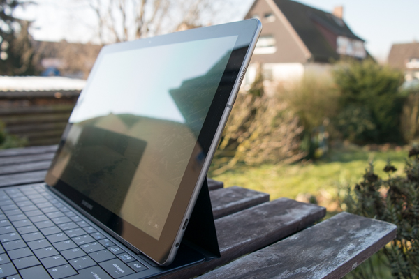 Samsung setzt auf Tablet-Optik und bringt es mit Tastatur nur auf rund 12 mm