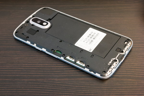 Das Moto G4 Plus bietet Platz für drei Karten