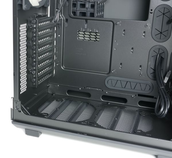 Corsair Carbide Series Air 740