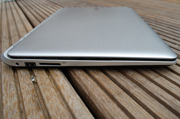 Design-Kniffe lassen das Aspire E 11 kleiner wirken