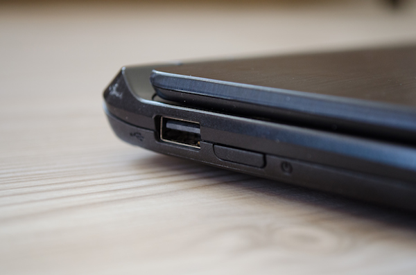 Einer von zwei USB-2.0-Ports - USB 3.0 wird nur einmal geboten