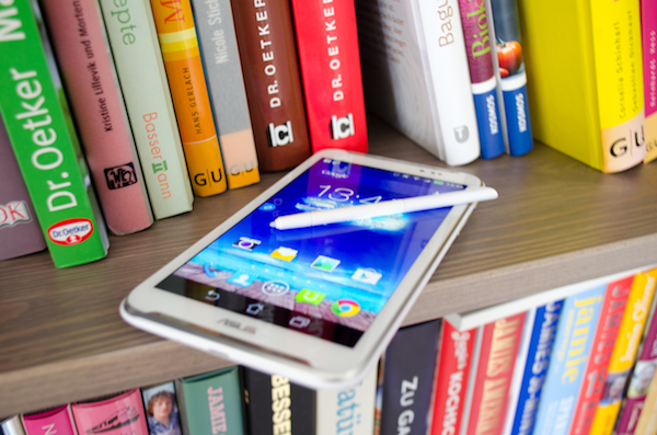 Trotz 6-Zoll-Displays gerade noch mit einer Hand bedienbar