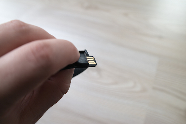 Gut gelöst: Geladen wird per integriertem USB-Stecker