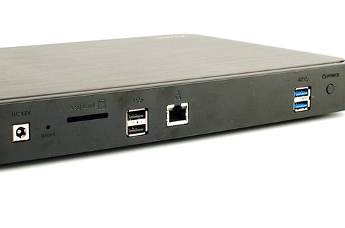 Rückseite des HS-210 mit USB, Netzwerk und Stromanschluss