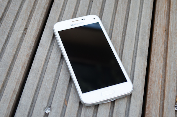 Galaxy S5 Mini: Samsung-typische Optik gepaart mit guter Verarbeitung und Funktionen des größeren Galaxy S5