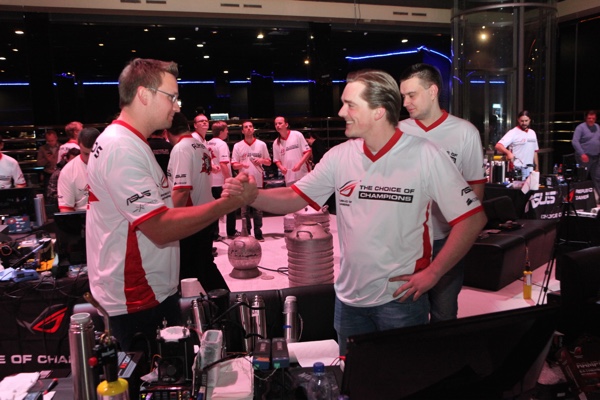 Nach dem Sieg im letzten Benchmark gewinnen Andi und Daniel den AOOC 2014