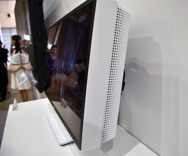 Sharp 8K Monitor Prototyp Seite