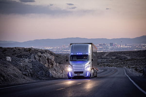 Während in den USA selbst LKW bereits autonom fahren dürfen, streitet man in Deutschland noch immer über die Haftungsfrage