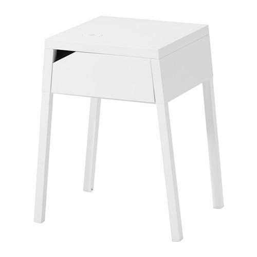 Für Ablagetische mit Ladestation verlangt IKEA 49 und 89 Euro,...